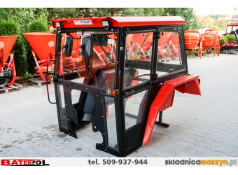 Kabina C-330 NAGLAK z metal. kanciastymi błotnikami,drzwi na koło,dach uchylny,boczne szyby uchylne oświetlenie,halogeny LED