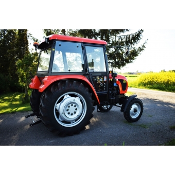 6.Kabina C-330 NAGLAK dach i błotniki z tworzywa, halogeny LED w cenie, drzwi na koło, 