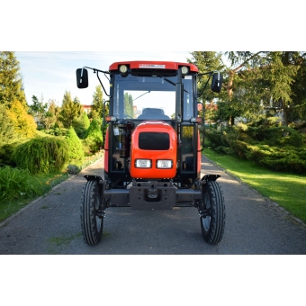 6.Kabina C-330 NAGLAK dach i błotniki z tworzywa, halogeny LED w cenie, drzwi na koło, 