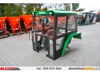 Kabina C-330 NAGLAK ZIELONA RAL 6001, z kanciastymi błotnikami,drzwi na koło,szyberdach,boczne szyby uchylne oświetlenie LED