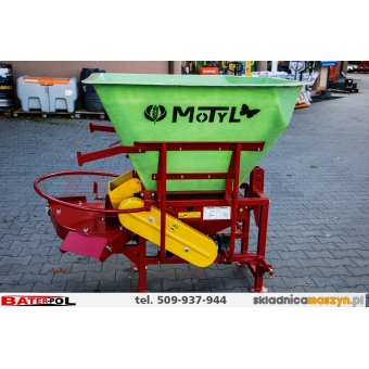 Rozsiewacz MOTYL 600kg sadowniczy N 031M/1 METALOWE ŁOPATKI